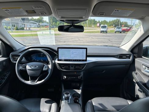 Used 2024 Ford Escape Platinum w/ Class II Trailer Tow Package AWD/4WD image 12