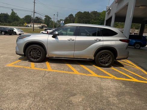 Used 2020 Toyota Highlander Limited FWD image 5