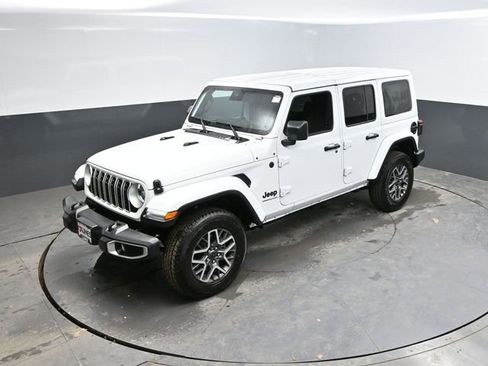 Used 2025 Jeep Wrangler Sahara image 40