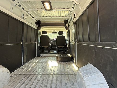 Used 2024 RAM ProMaster 2500 w/ Convenience Group FWD image 12