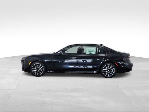 Used 2025 BMW i7 xDrive60 image 2