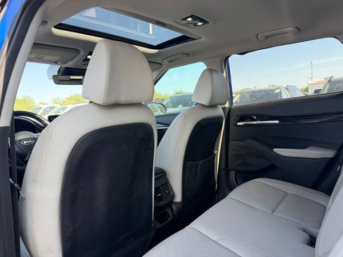 Used 2021 Kia Seltos SX w/ SX Sunroof Package AWD/4WD image 6