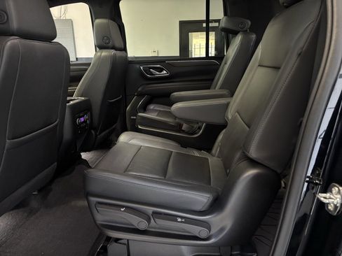 Used 2023 Chevrolet Suburban Z71 w/ Luxury Package image 30