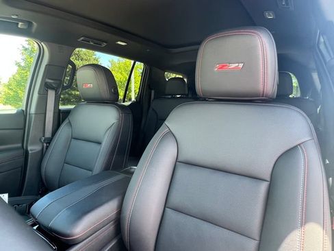 Used 2025 Chevrolet Traverse Z71 w/ Driver Confidence Package AWD/4WD image 15