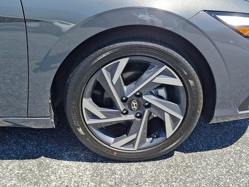 Certified 2025 Hyundai Elantra Sport FWD image 8