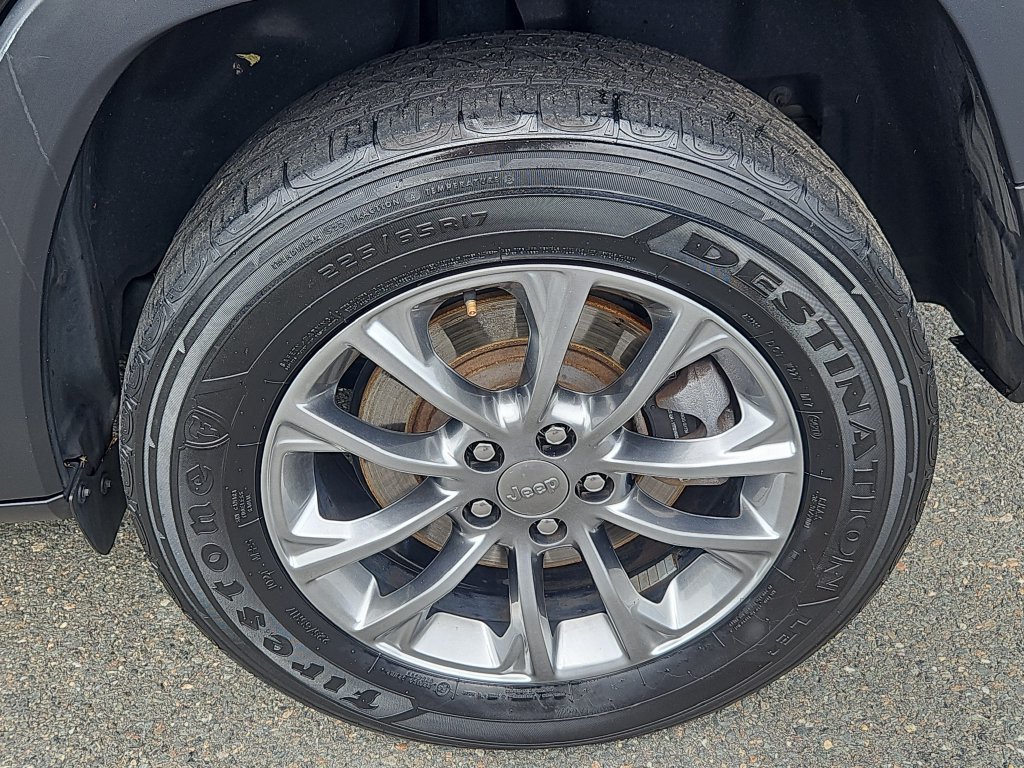 Used 2021 Jeep Cherokee Latitude Plus AWD/4WD image 8