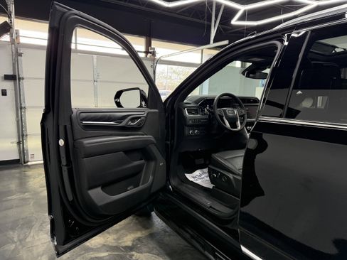 Used 2024 GMC Yukon Denali w/ Advanced Technology Package AWD/4WD image 13