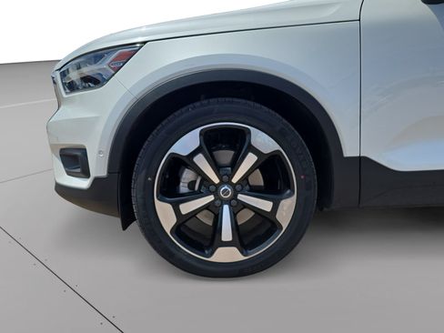 Used 2019 Volvo XC40 T4 Inscription FWD image 9