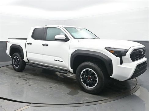 Used 2025 Toyota Tacoma TRD Sport image 7