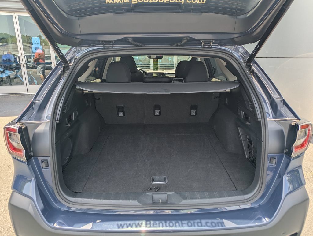 Used 2025 Subaru Outback Onyx Edition AWD/4WD image 47