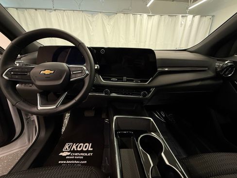 Certified 2025 Chevrolet Equinox LT image 17