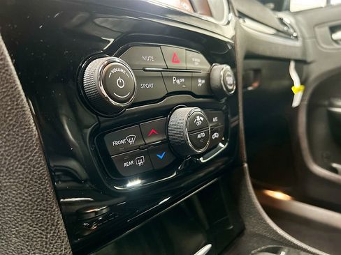Used 2023 Chrysler 300 S image 16