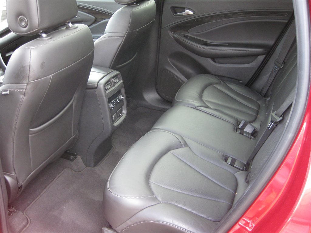 Used 2019 Buick Envision Essence FWD image 21