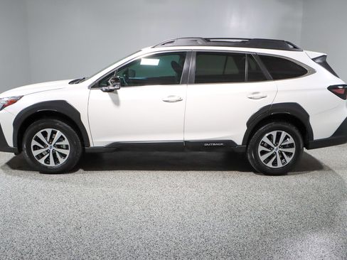 Used 2023 Subaru Outback Premium image 10