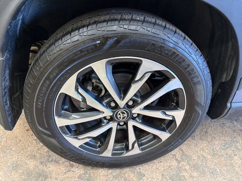 Used 2023 Toyota Corolla Cross XLE w/ Convenience Package image 12