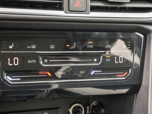 New 2025 Volkswagen Taos SE image 29