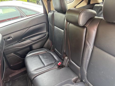 Used 2020 Mitsubishi Outlander ES image 12