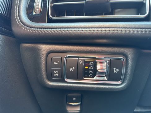 Used 2023 Lincoln Nautilus Reserve w/ Equipment Group 201A image 11