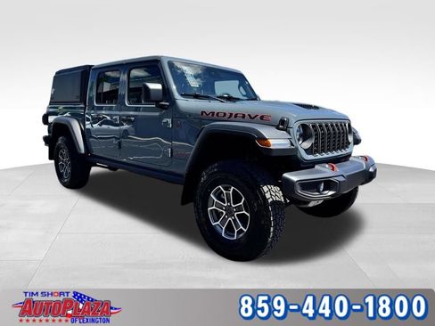 Used 2025 Jeep Gladiator Mojave w/ Convenience Group AWD/4WD image 8