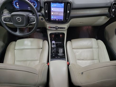 Used 2023 Volvo XC40 B5 Plus w/ Protection Package Premier image 16
