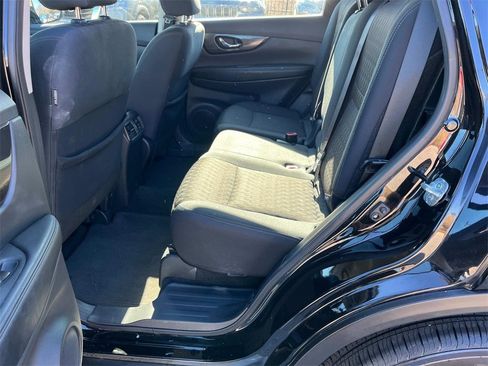 Used 2018 Nissan Rogue S image 20