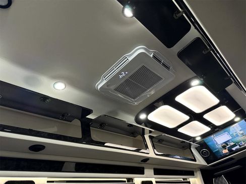 Used 2024 Mercedes-Benz Sprinter 3500 image 18