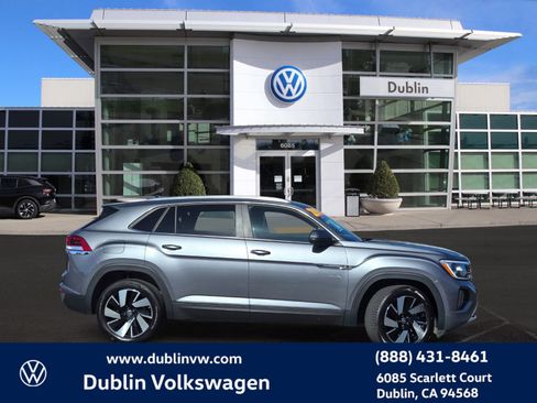 Certified 2024 Volkswagen Atlas Cross Sport SE image 3