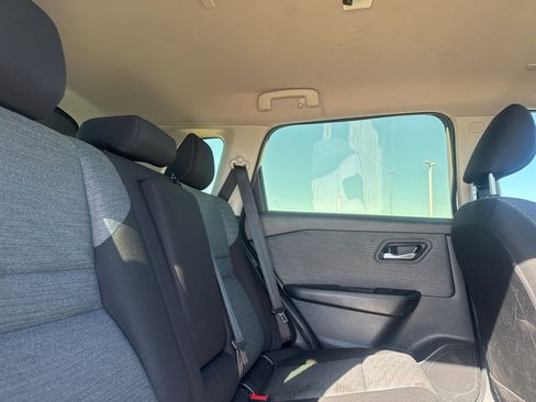 Certified 2023 Nissan Rogue SV image 28