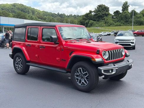 Used 2025 Jeep Wrangler Unlimited Sahara AWD/4WD image 5