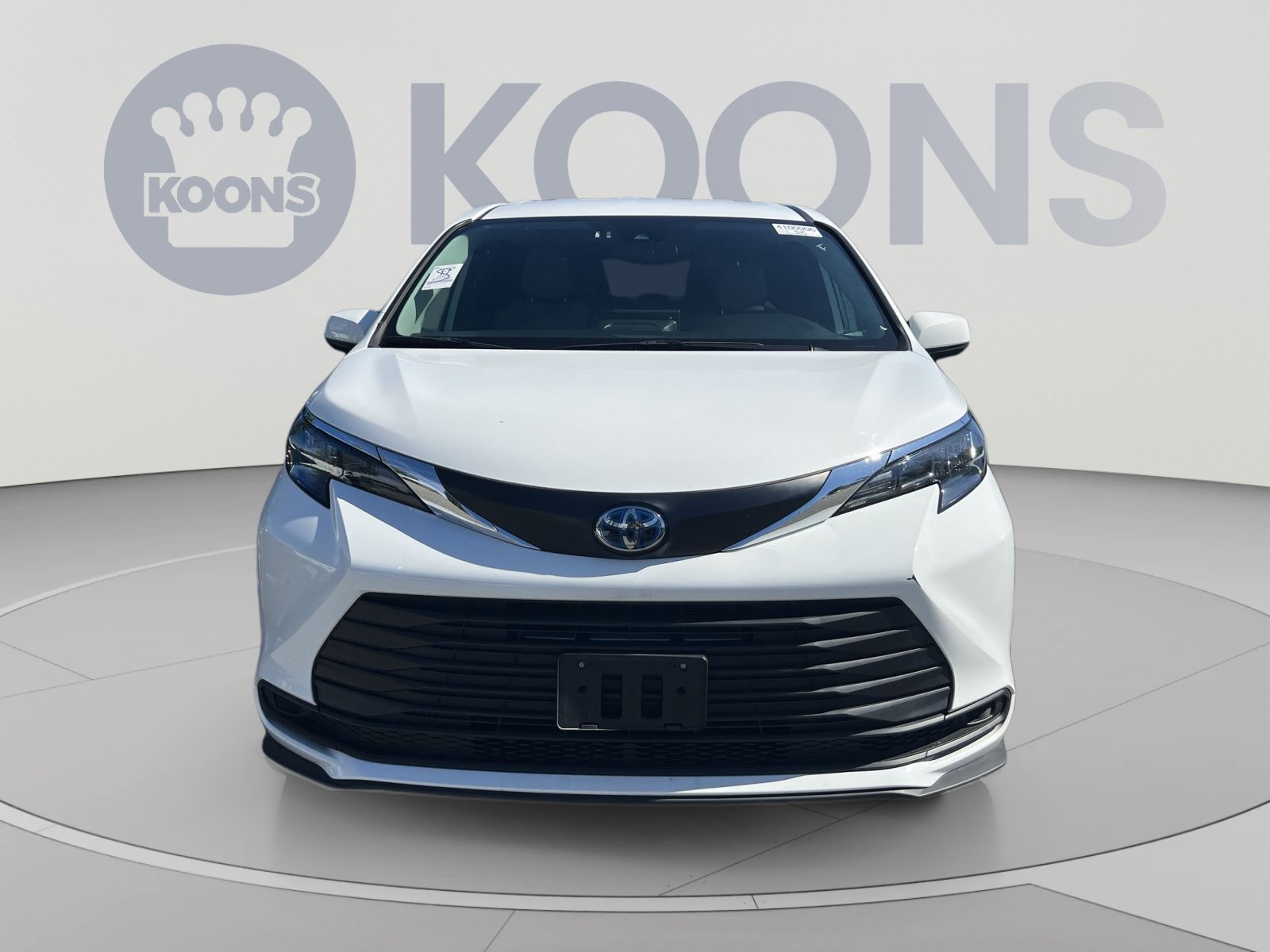 Used 2025 Toyota Sienna LE FWD image 7