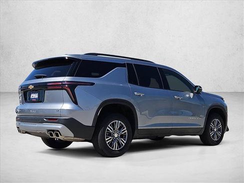 Used 2024 Chevrolet Traverse LT FWD image 8