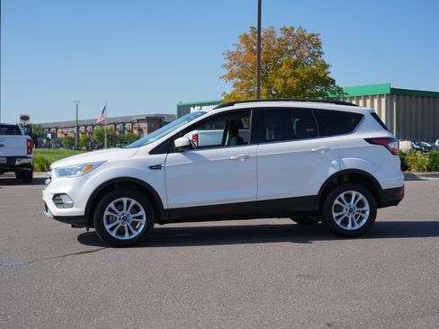 Used 2018 Ford Escape SE w/ SE Sync 3 Package AWD/4WD image 6