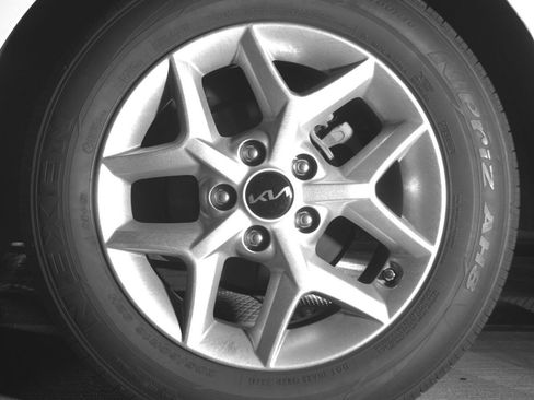 Used 2025 Kia Soul LX w/ LX Technology Package image 14