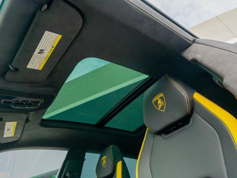 Used 2025 Lamborghini Urus SE image 60