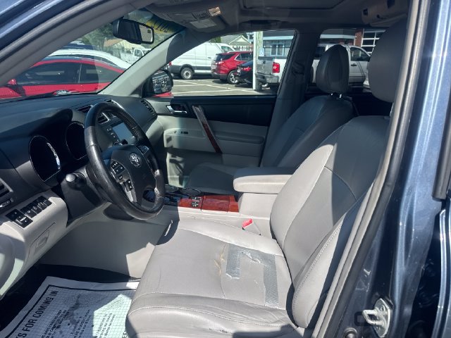Used 2012 Toyota Highlander Limited w/ Tow Pkg AWD/4WD image 9