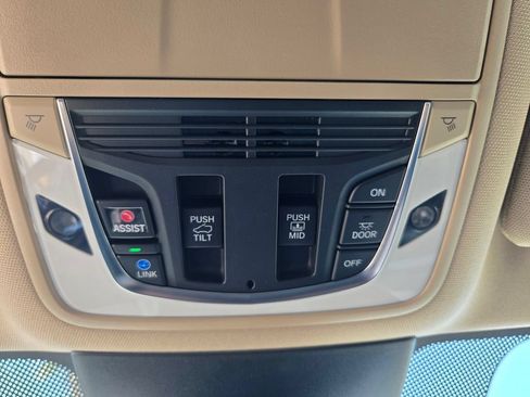 Used 2024 Acura MDX SH-AWD image 12