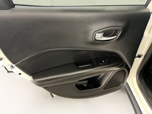 Used 2018 Jeep Compass Limited w/ Navigation Group image 26