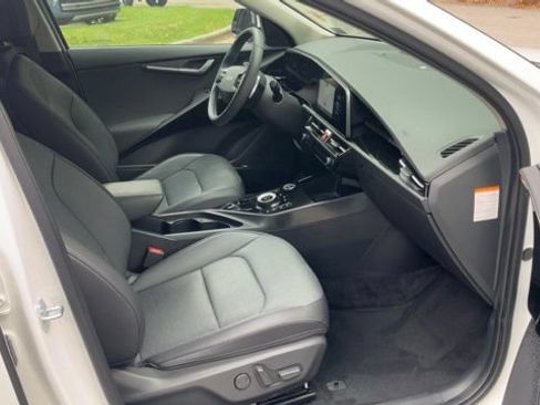 Used 2023 Kia Niro Wave w/ Wave Preserve Package FWD image 11