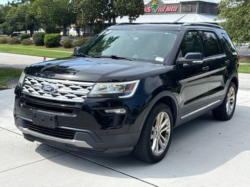 Used 2019 Ford Explorer XLT w/ Equipment Group 202A AWD/4WD image 3