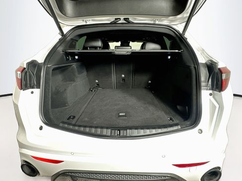 Used 2023 Alfa Romeo Stelvio Veloce AWD/4WD image 31