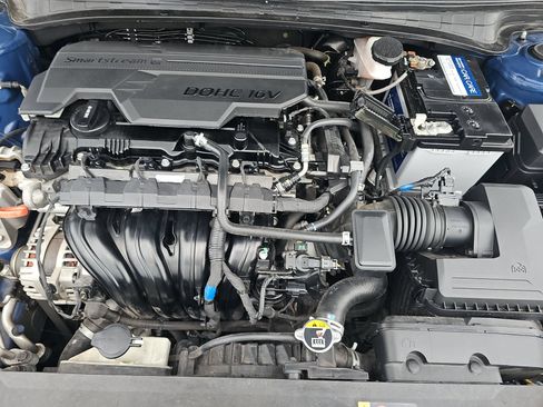 Used 2021 Hyundai Elantra Limited w/ Cargo Package FWD image 16