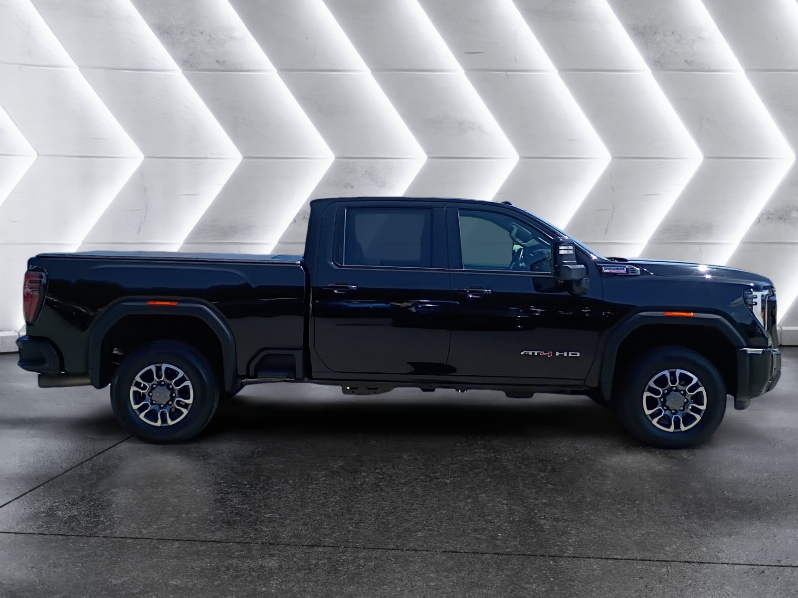 Used 2025 GMC Sierra 2500 AT4 AWD/4WD image 8