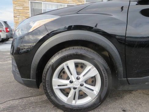 Used 2019 Nissan Kicks S image 27
