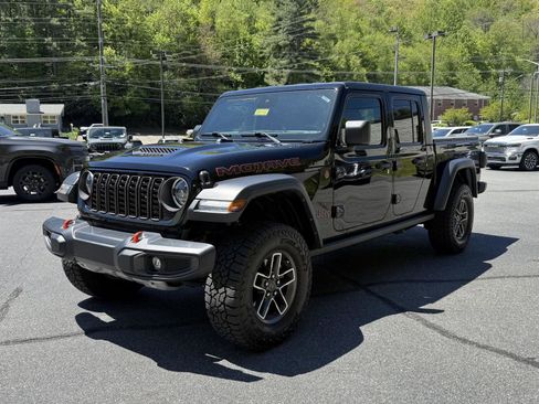 Used 2024 Jeep Gladiator Mojave w/ Safety Group AWD/4WD image 3