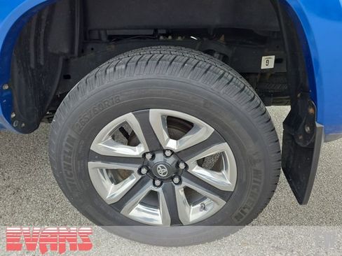 Used 2016 Toyota Tacoma Limited w/ Towing Package AWD/4WD image 28