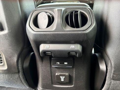 Used 2019 Jeep Wrangler Unlimited Rubicon AWD/4WD image 18