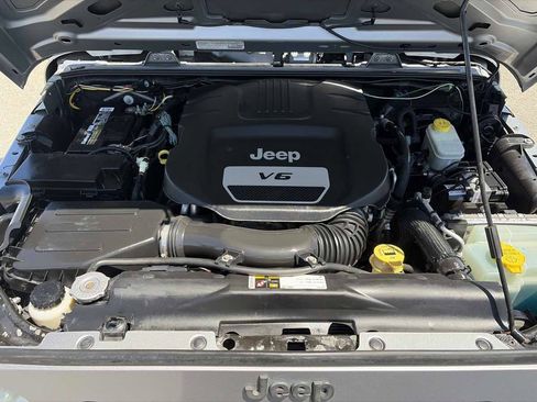 Used 2014 Jeep Wrangler Unlimited Sport w/ Connectivity Group AWD/4WD image 33
