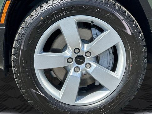 New 2026 Land Rover Defender 110 X-Dynamic SE AWD/4WD image 13