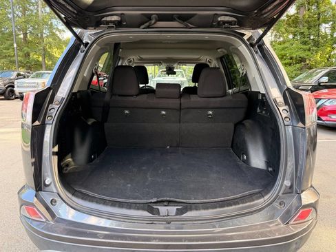 Used 2018 Toyota RAV4 XLE AWD/4WD image 12