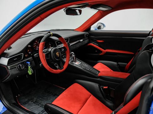 Used 2019 Porsche 911 GT2 RS RWD image 2